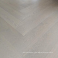 Parquet de roble en espiga de color natural gris claro